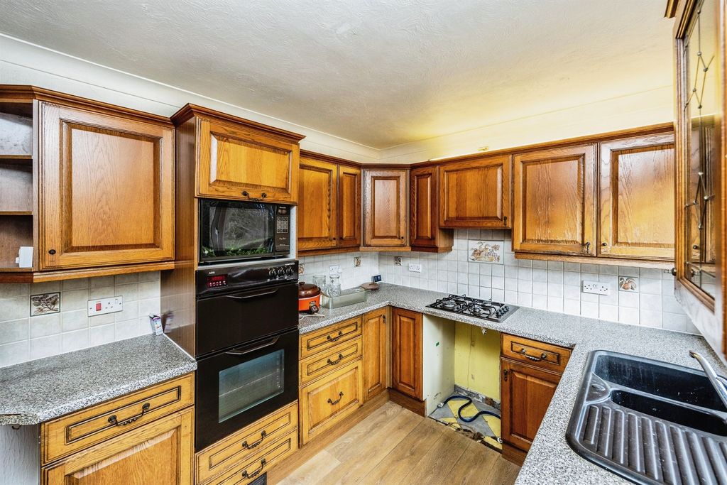 Property photo 3 of 17