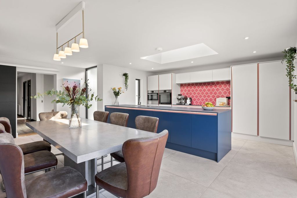 Property photo 2 of 42