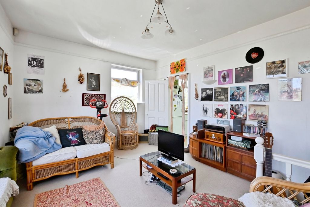 Property photo 2 of 17 Photo