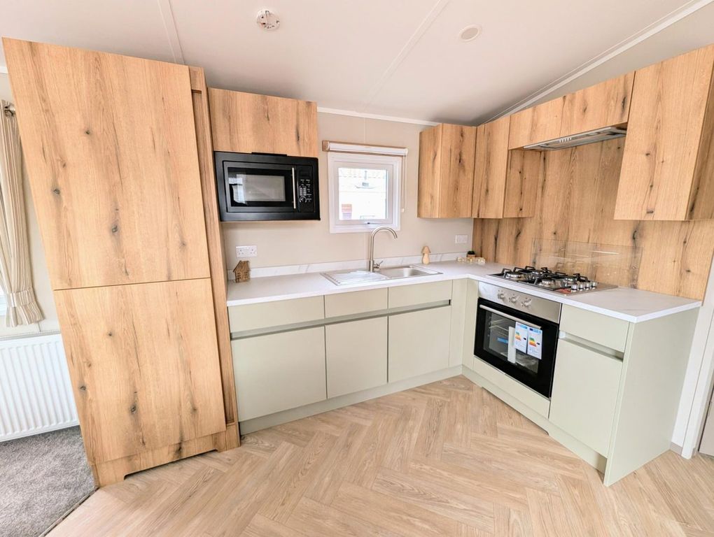 Property photo 3 of 6 Oeadn68Fb8Be2Db734.Jpg
