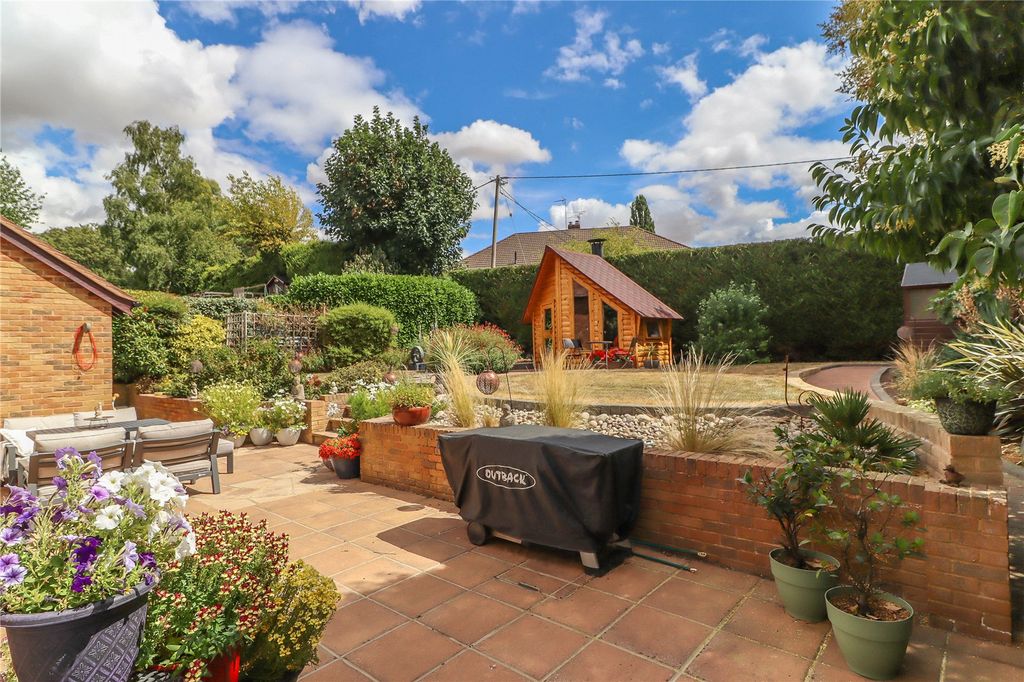 Property photo 2 of 28 Picture No. 24