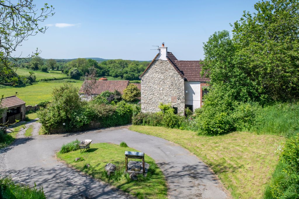 Property photo 2 of 48