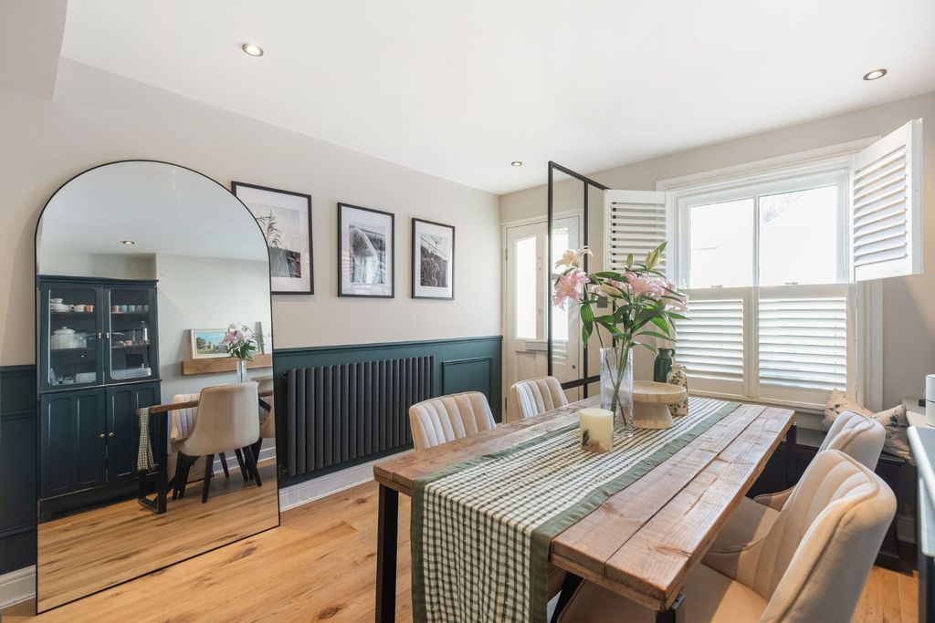 Property photo 2 of 17 5558011