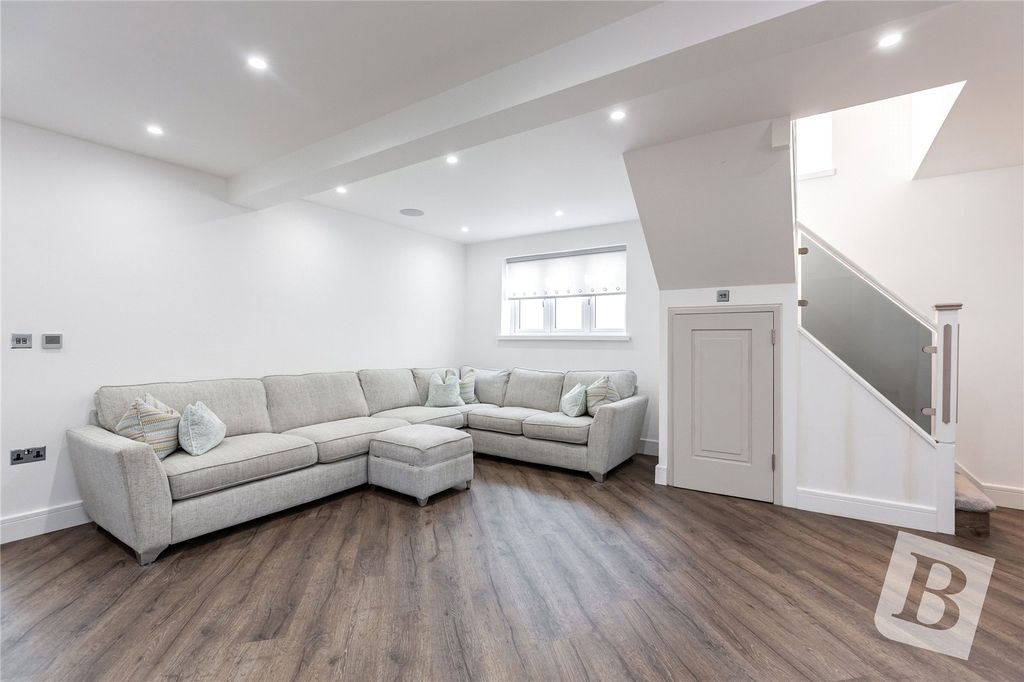 Property photo 3 of 15 Lounge/Diner