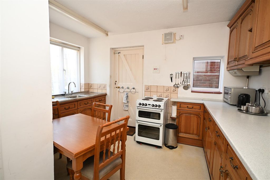 Property photo 3 of 21 Kitchen/ Breakfast Room