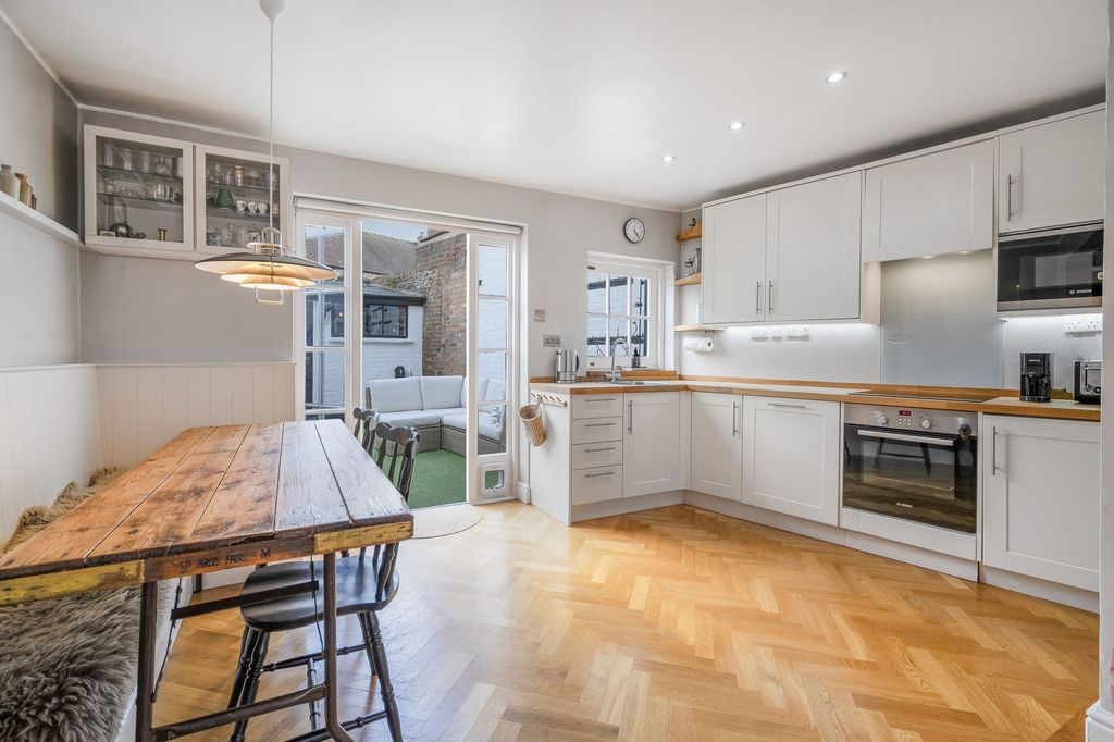 Property photo 2 of 32