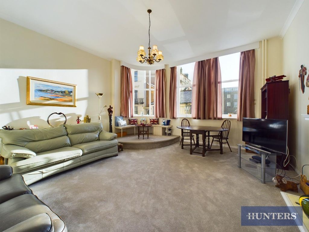 Property photo 3 of 17 Living Room