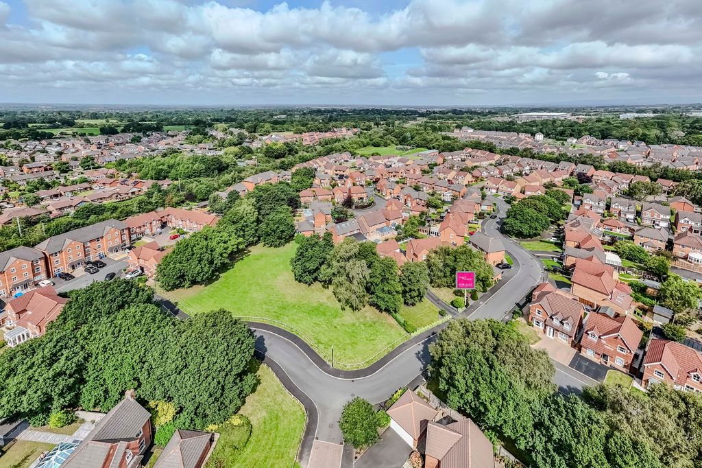 Property photo 2 of 61