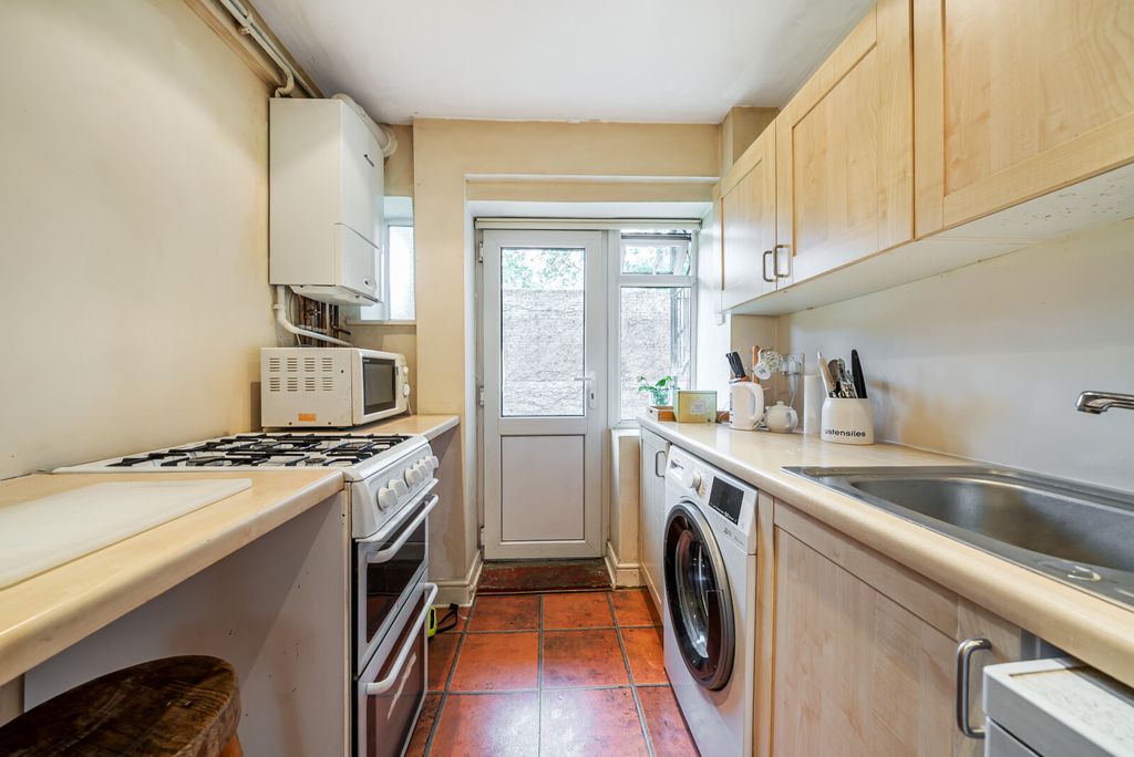 Property photo 2 of 16 1310080-13-6878Ed...