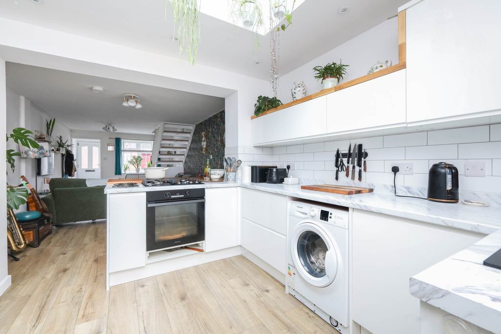 Property photo 3 of 19