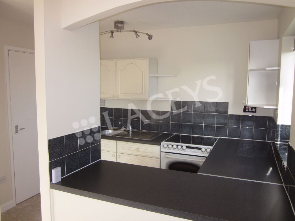 Property photo 3 of 6 Kitchen