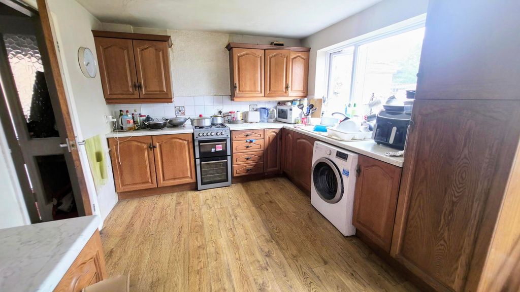 Property photo 3 of 16 Kitchen Diner