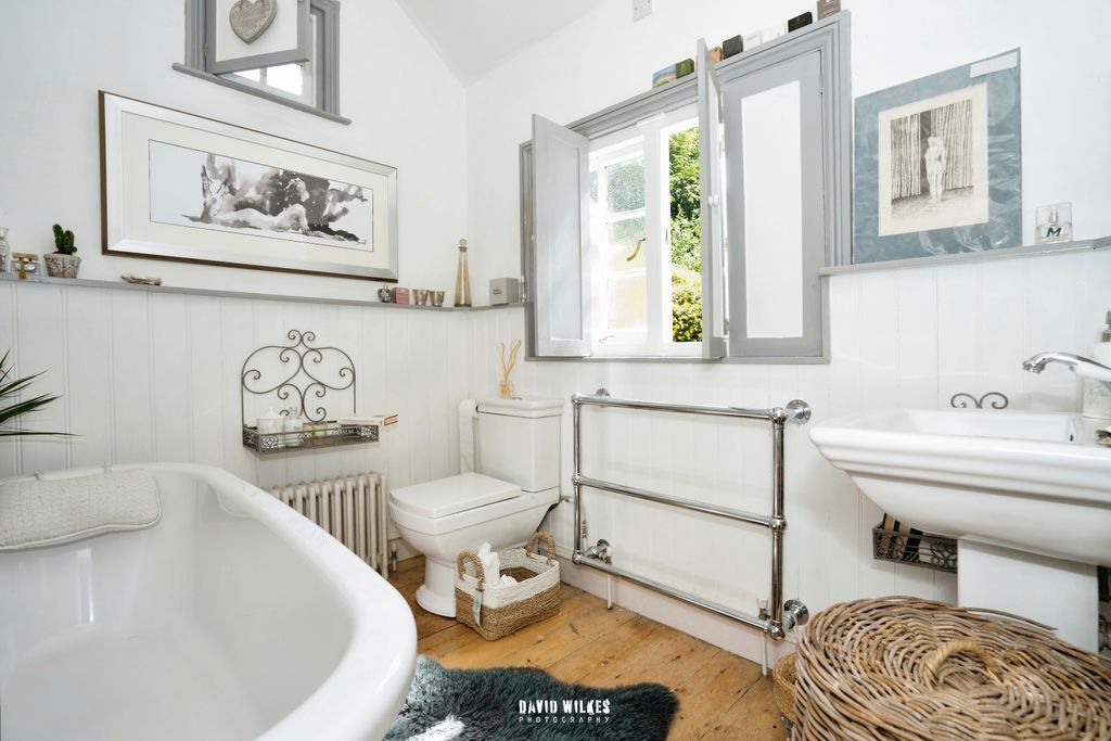 Additional image 16 of 3 bed flat for saleBurton Park Road, Petworth, West Sussex GU28