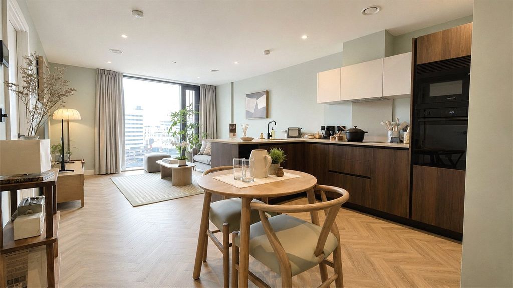 Property photo 3 of 18 Kitchen Lounge
