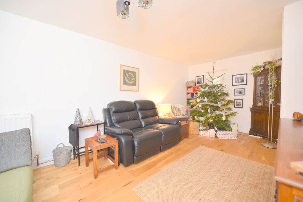 Property photo 3 of 21