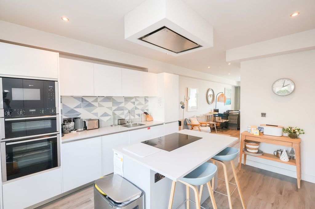 Property photo 3 of 24 Kitchen