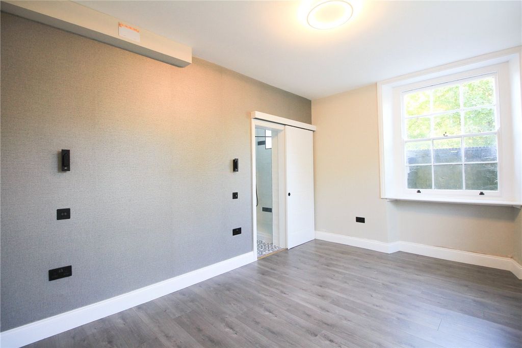 Additional image 6 of 3 bed flat to rentHillcourt Road, Cheltenham, Gloucestershire GL52