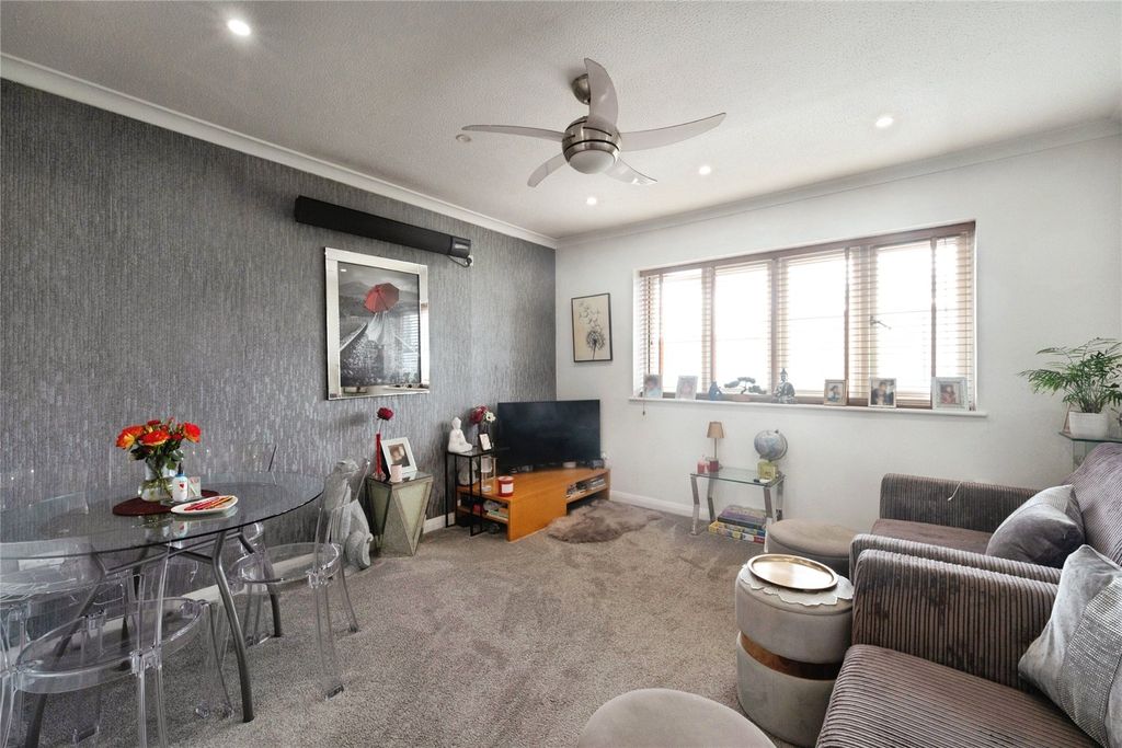 Property photo 2 of 16 Picture No. 27