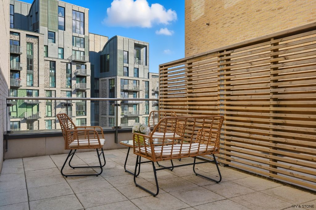 Property photo 2 of 22 4618722