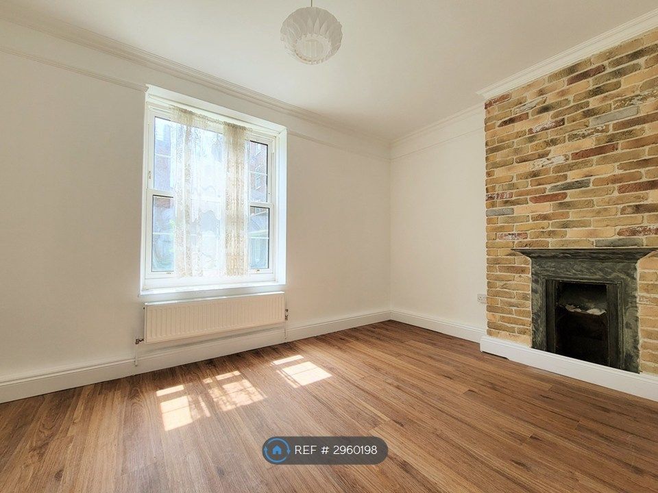 Property photo 1 of 12 Chimney Bedroom