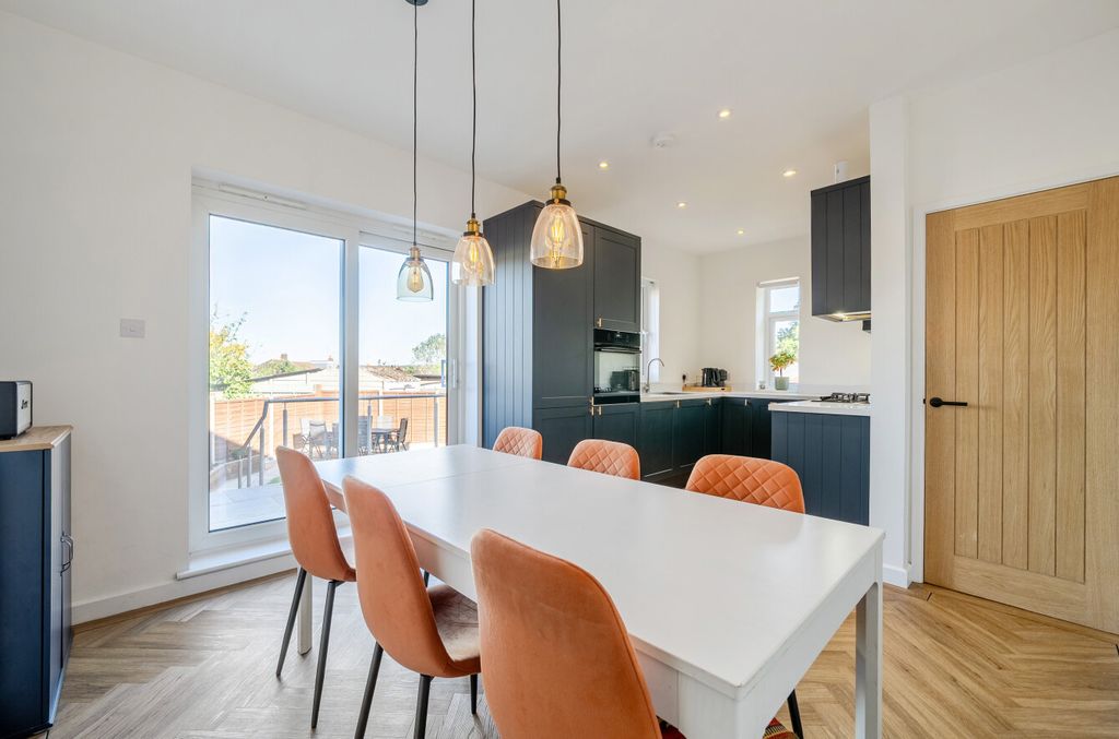 Property photo 2 of 24 1453817-9-69F387c...