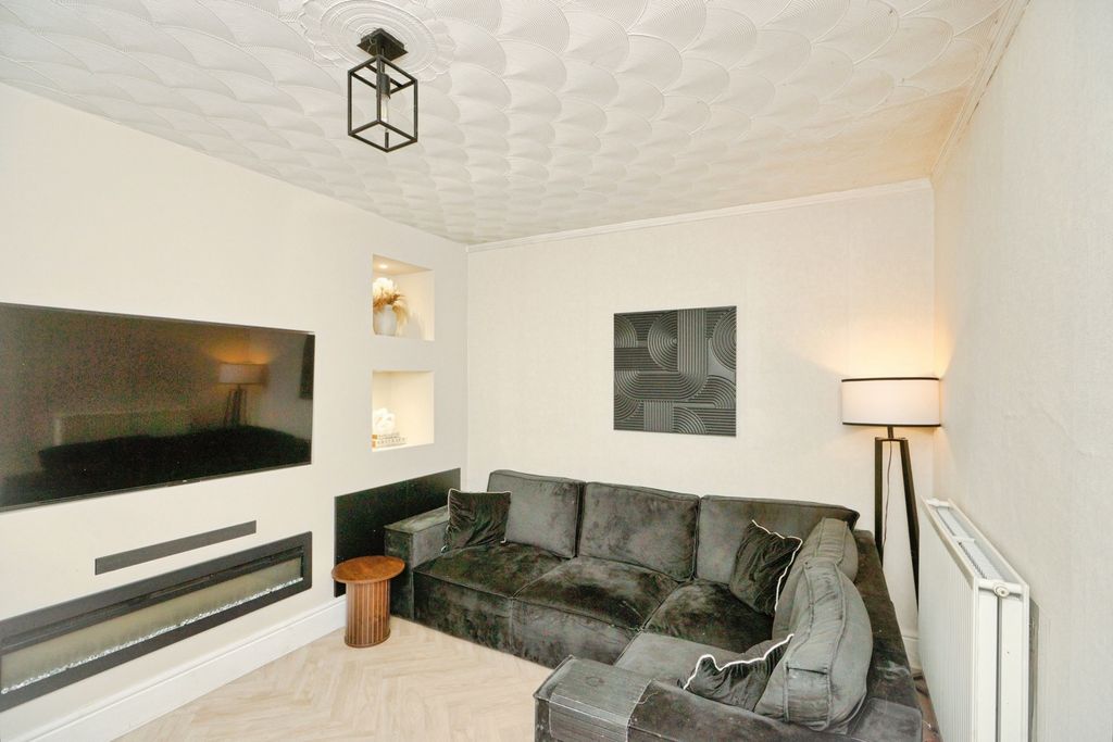 Property photo 2 of 20 Pbox-Img.Jpg