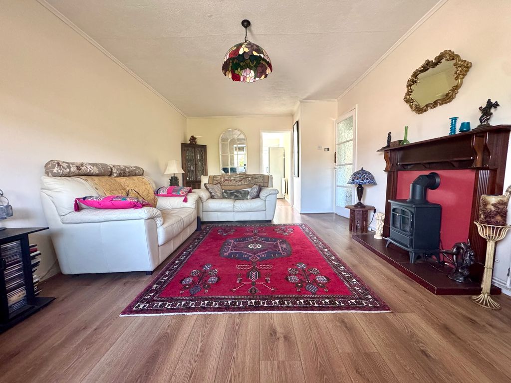 Property photo 3 of 19 Living Room