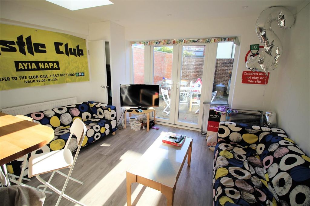 Property photo 3 of 8