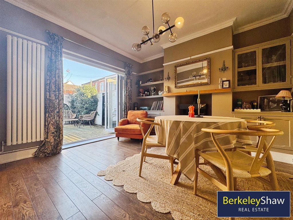 Property photo 3 of 21 Dining Room