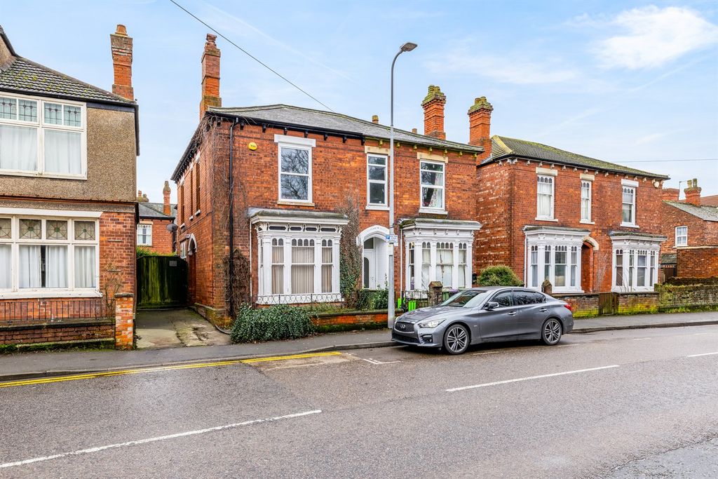 Property photo 1 of 16 (Main)