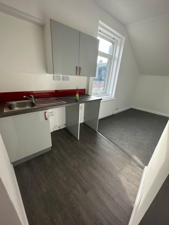 Property photo 2 of 4 Rm 3 Sailsbury Kitchen.Jpg
