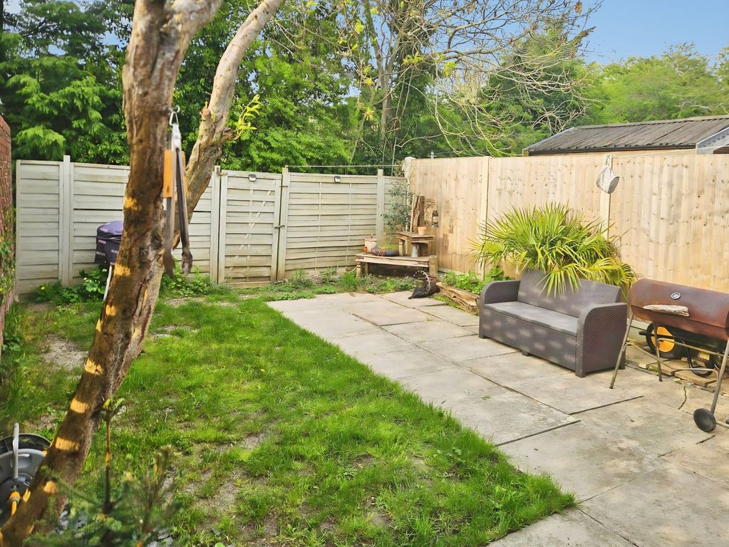 Property photo 2 of 16 Db9F61E1-dc83342d-657d-41A9-8B00-E24cc08047Db