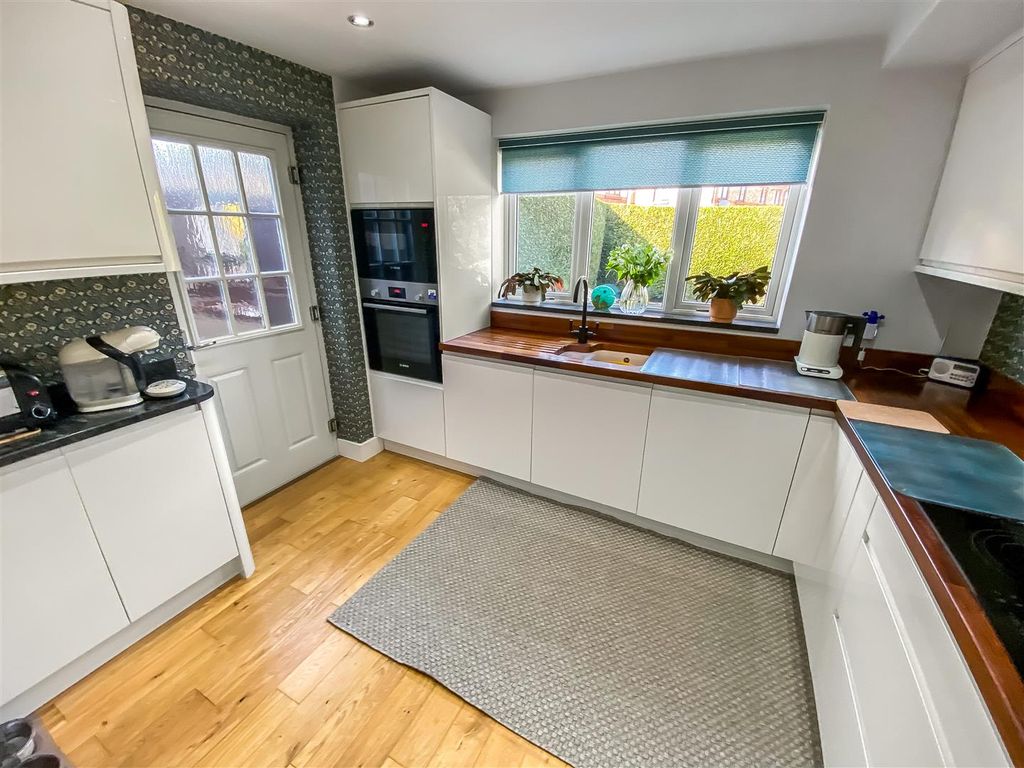 Property photo 2 of 15 Kitchen (1).Jpg