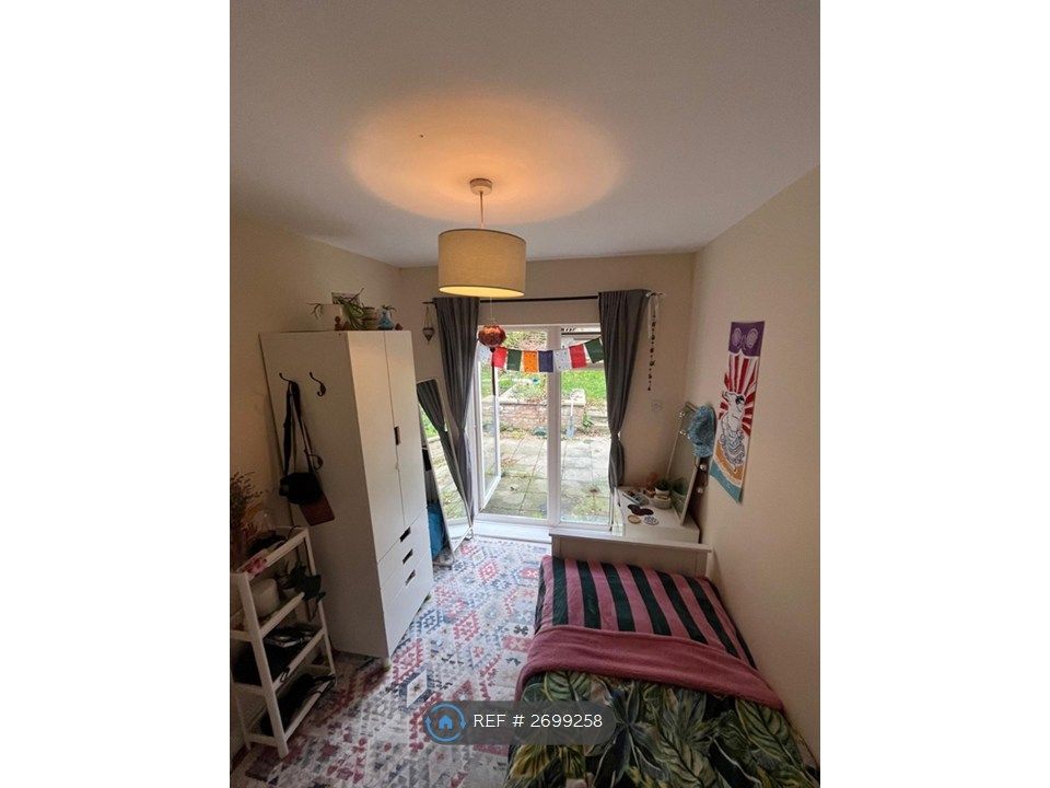 Property photo 2 of 10 Double Doors To Garden From Bedroom