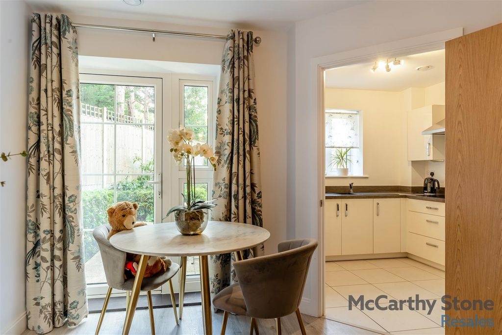 Property photo 3 of 31 8698874-Interior07.Jpg