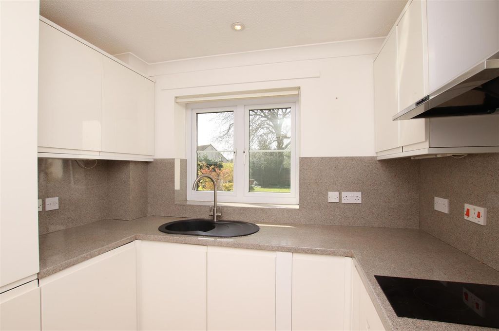 Property photo 2 of 13 Kitchen..Jpg