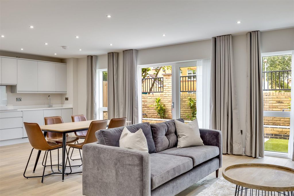 Property photo 3 of 26