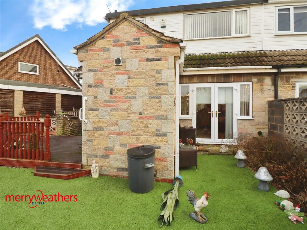 Property photo 2 of 17 Outside