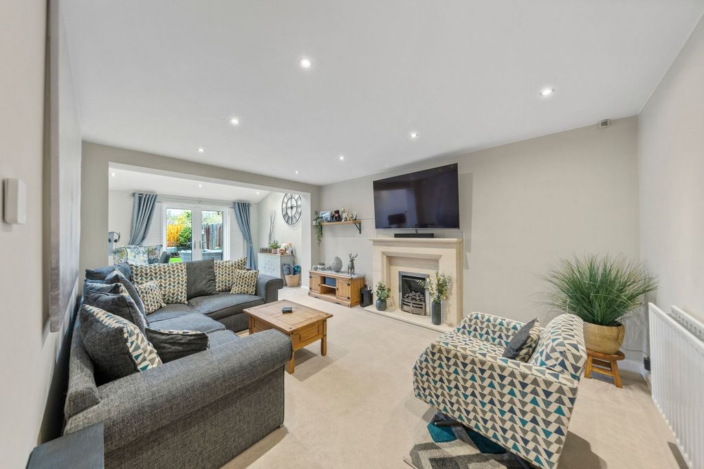 Property photo 2 of 24