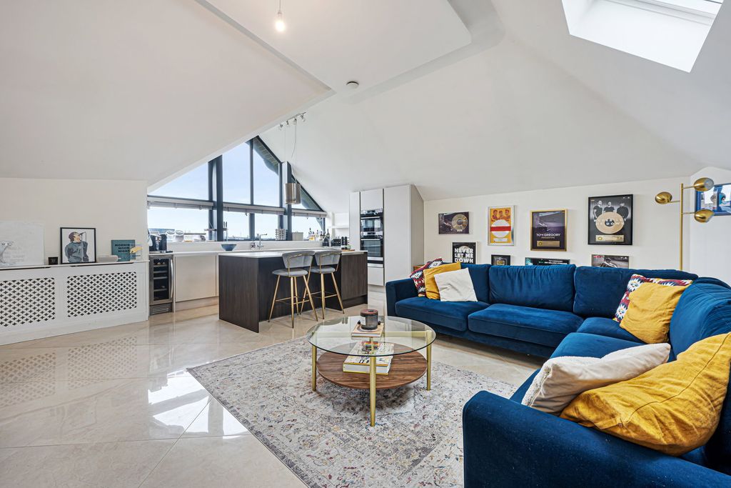 Property photo 3 of 26