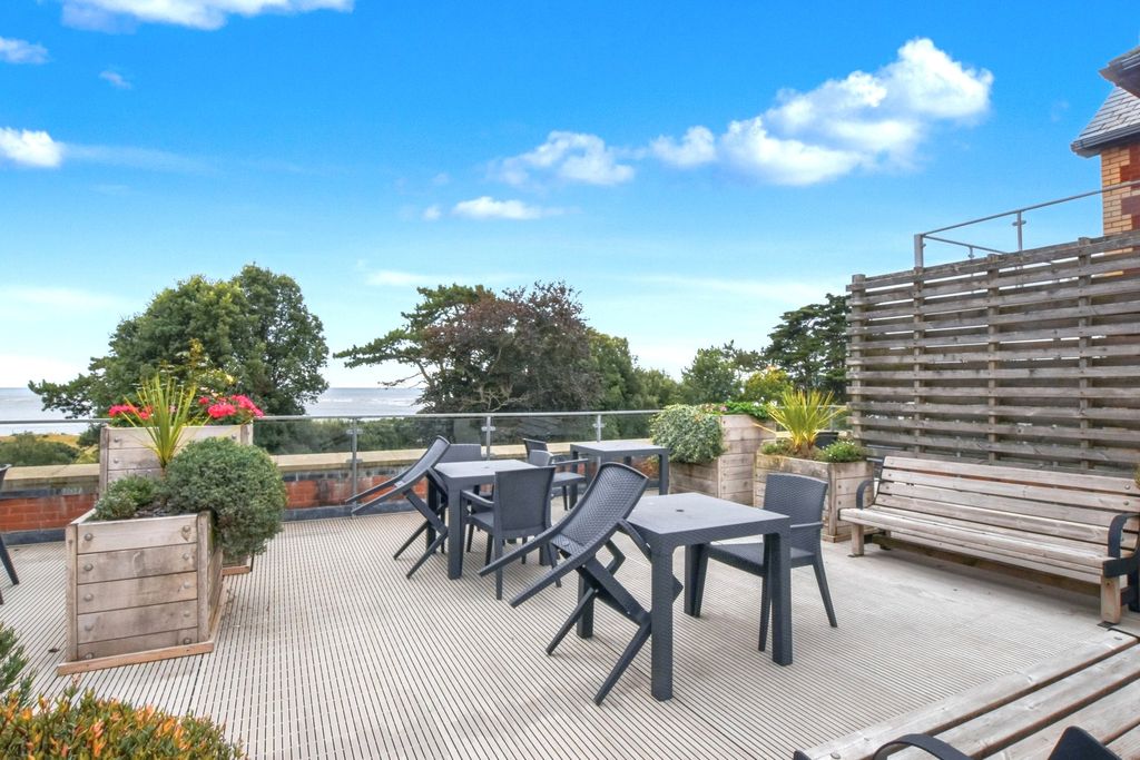 Property photo 2 of 16 Roof Terrace