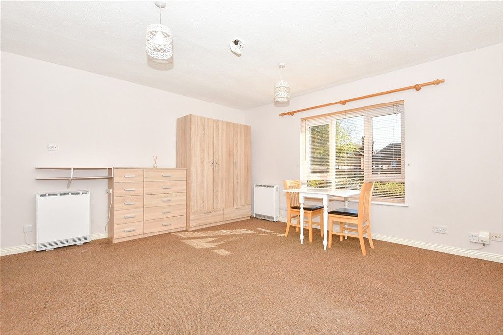 Property photo 2 of 7 Lounge/Diner/ Bedroom