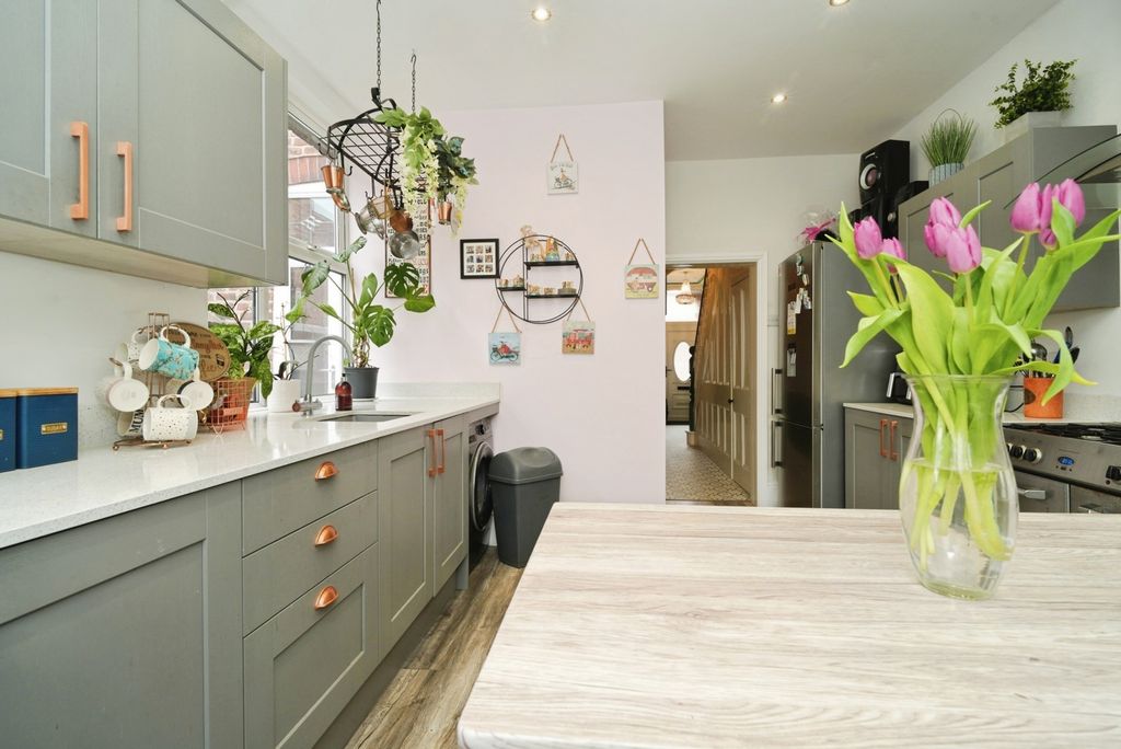 Property photo 2 of 18 Kitchen