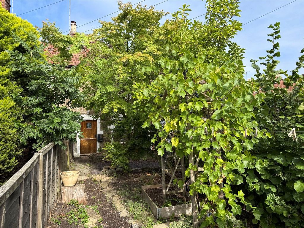 Property photo 2 of 17 Picture No. 27