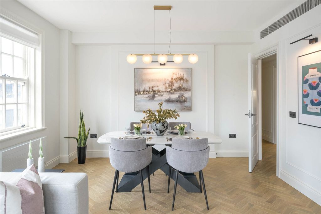 Property photo 3 of 9 Dining Area