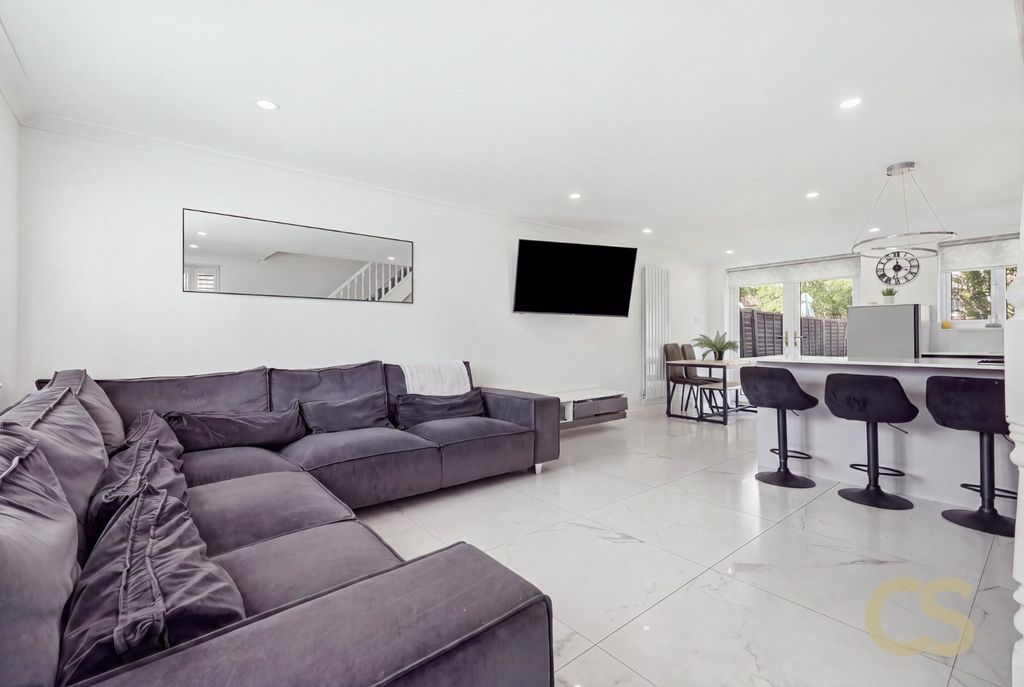 Property photo 3 of 15 5369455