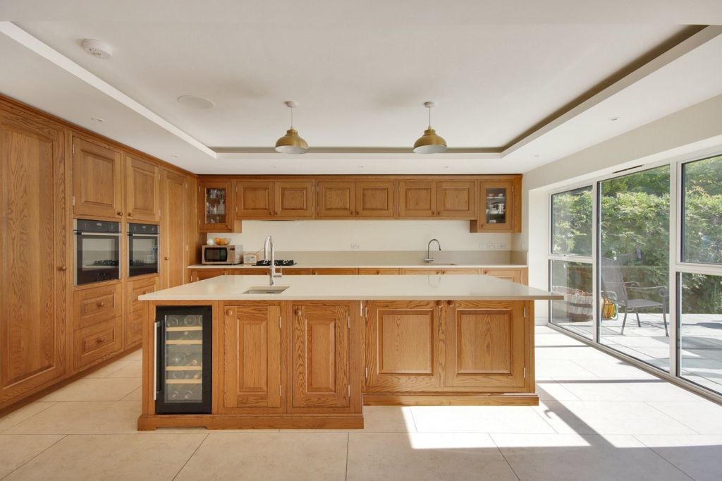 Property photo 3 of 19 Kitchen