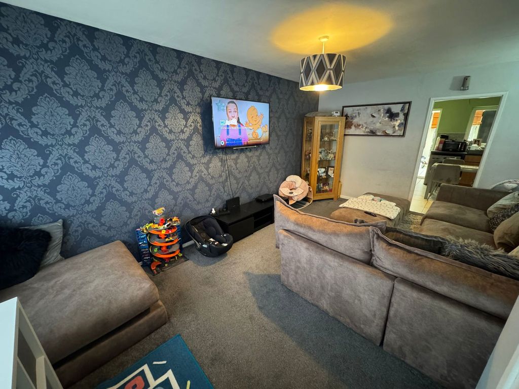 Property photo 2 of 11