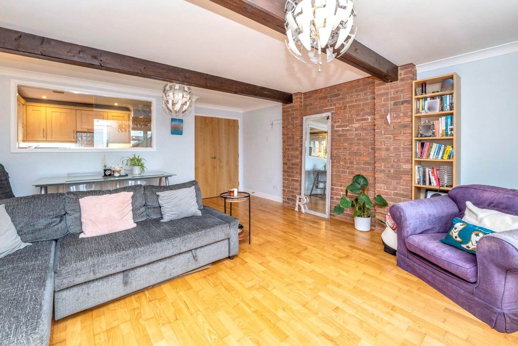 Property photo 3 of 11