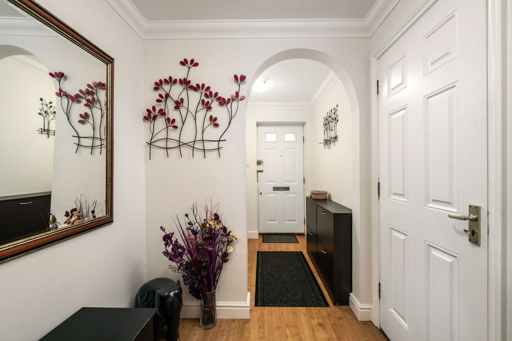 Property photo 2 of 22